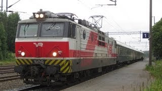 preview picture of video 'Finland: VR Class Sr1 electric loco departing from Nokia station on a Tampere to Pori train'