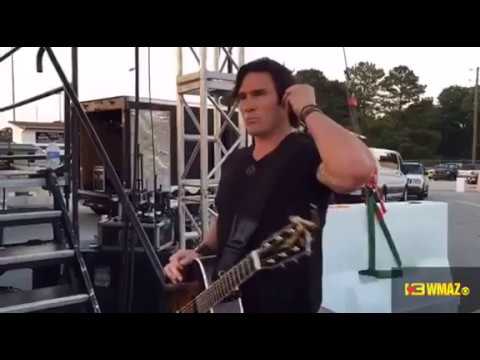 Country singer Joe Nichols takes the stage