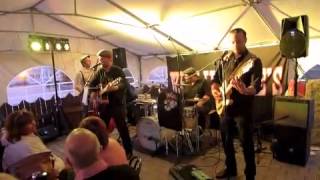 Willie Lee's performing "30 days" by Chuck Berry.