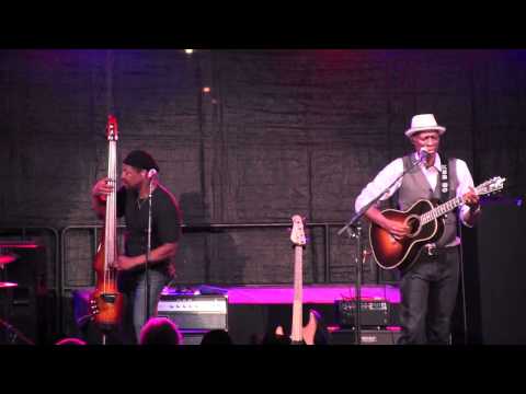 KEB' MO' -  "Tell Everybody I Know"   8/9/15 Heritage Music BluesFest
