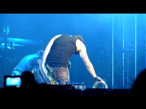 Adieu with Rain December 31, 2010 6PM sings LoveSong