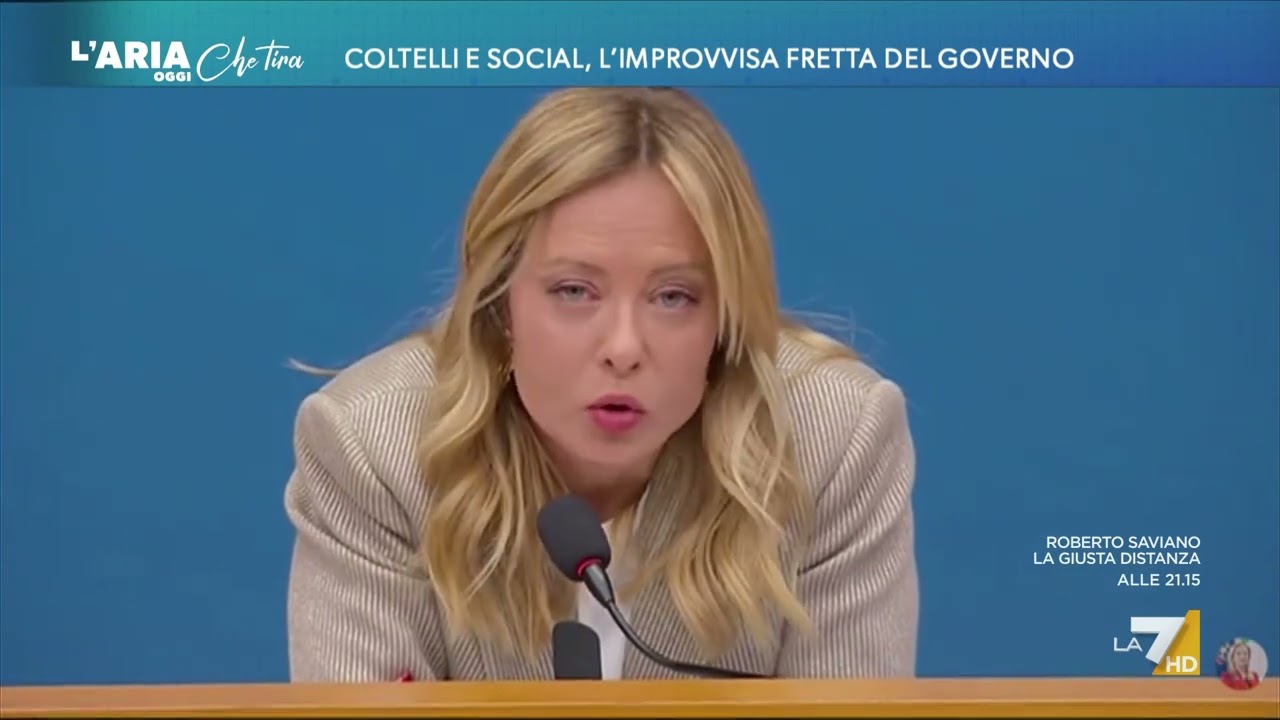 Coltelli e social, l'improvvisa fretta del governo