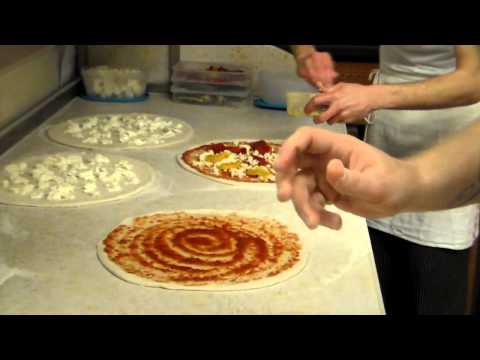 LA PIZZA DELLA PIZZERIA UN' ALTRA VOLTA A ROBILANTE (CN) 29 - 3 - 2013.