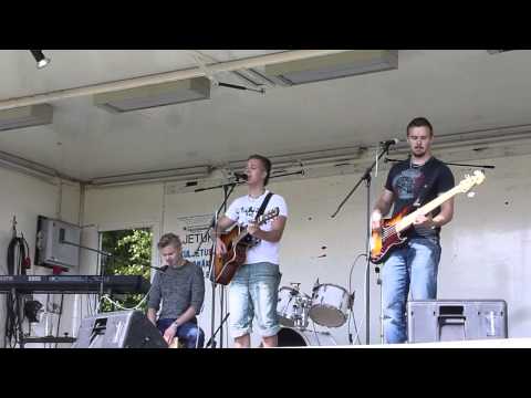 Kaksoispiste - Punaviinitrauma (Live • Alpon Kesävestari 2014 • Loimaa)