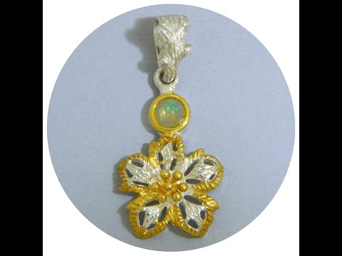 Pandantiv Argint 925 Accente Aurite Opal etiopian Natural - Reflexii Unice si Delicatete Florala
