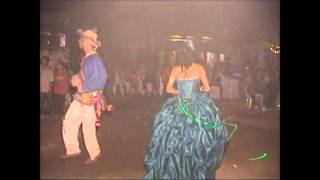 preview picture of video 'EL KOrita Bailador  Rompiendo el Baile con la XV Liliana'