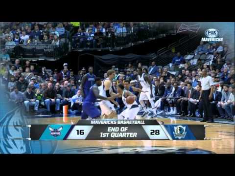 Amar'e Stoudemire dunks on Jason Maxiell in Mavericks debut