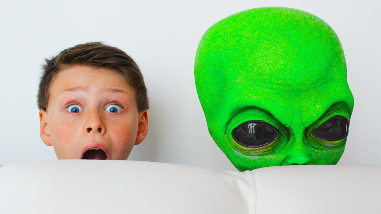 녹색 친구와 함께 노는 어린 아이 Green Friends UFO Aliens Dolls Toys Kids stories + more 더보기 어린이를위한 교육용 비디오 |