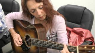 Liza Carbe Performs a Song on the Flo Guitar Enthusiasts Radio Show 4/1/2013