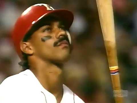 Juan González slugs a grand slam