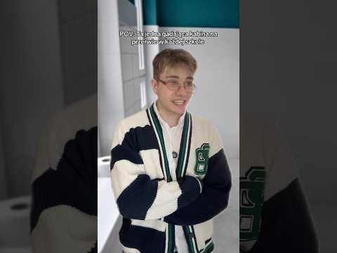 TA JEDNA KABINA W SZKOLNYM KIBLU PODCZAS PRZERWY