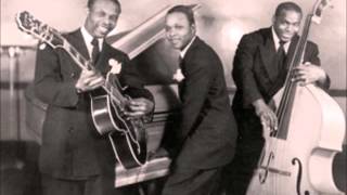 BIG THREE TRIO - SIGNIFYING MONKEY / YOU SURE LOOK GOOD TO ME - BULLET 275 - 1946