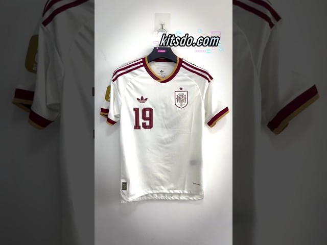 Vídeo relacionado con Stock Futbol Kit España Mundial 2026-2028 | Réplica Camiseta y pantalón | Lamine Yamal 19 | Color Blanco y Granate | Conjunto fútbol para Adulto y niño
