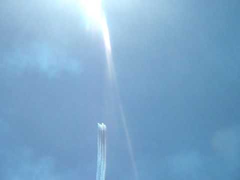 Kunstflugstaffel übt über HARMONY u. fliegt direkt auf uns zu !!