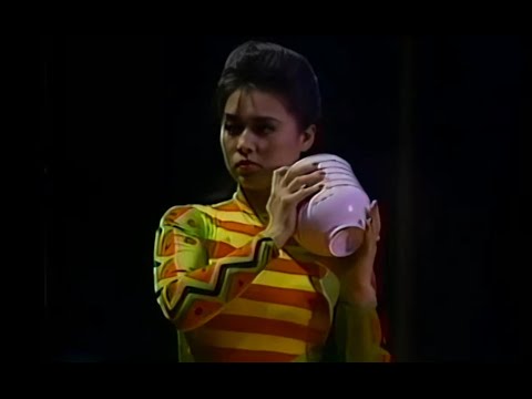 Contemporary Contortion - Zhuo Yue in The Pickle Family Circus [1991]