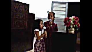 preview picture of video 'Karine e Jordânia Cantando na Igreja Assembleia de Deus Min: Belém de Poconé-MT.'