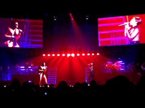Alicia Keys and Maxwell ... Fire We Make (Barclays in Brooklyn)