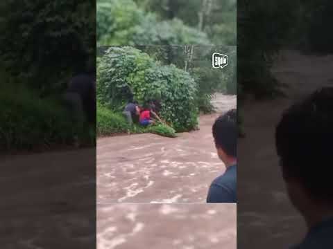 San Martín: Ingeniero a punto de ser arrastrado por quebrada