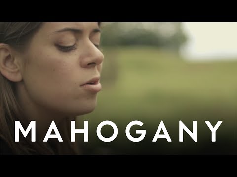 Liz Lawrence - Rooftops | Mahogany Session