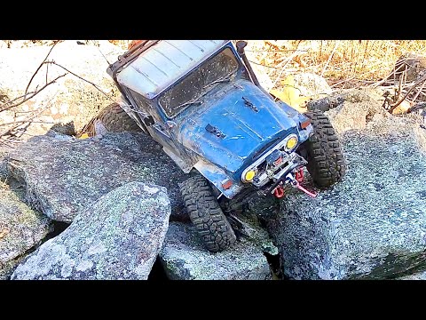 Very capable Axial / MST Toyota fj45 Scx10 ll