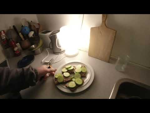 MongoTV_7701 - SPISER FROKOST OG SNAKKER OM AT JEG OVERVEJER AT OPSIGE MIN INDBOFORSIKRING