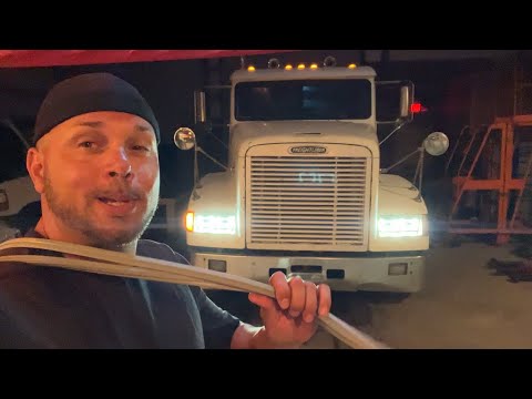 60 SERIES Detroit Diesel 12.7 oil LEAK !! Which Gasket to Chose and why it took us 5 hours to Repair