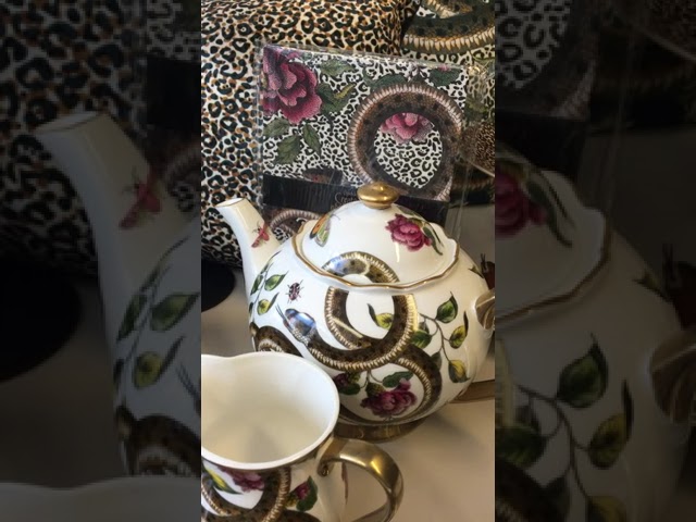 Vídeo relacionado con Spode Creatures of Curiosity - Vajilla de porcelana fina (12 piezas, oro de 22 quilates)