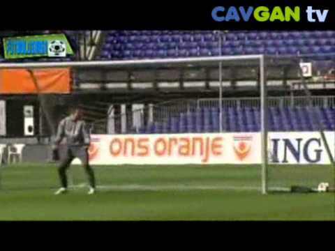 CAVGAN TV - Robin van Persie´s child plays soccer [www.cavgan.com]