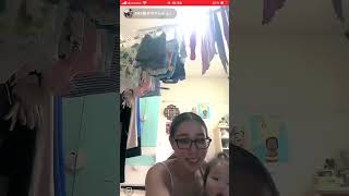 ライブ配信　子供と戯れる人妻は無防備　胸チラ　谷間　ブラチラ　nipslip