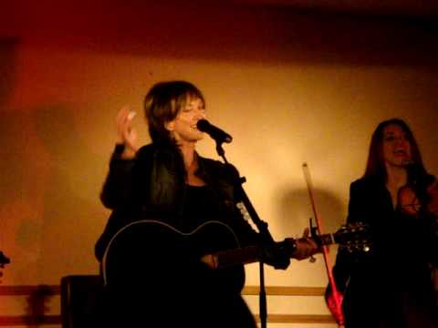 Pam Tillis - 'Two Dollar Hat' (Live in Ireland April 2009)