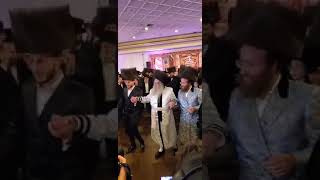 Download lagu Nikolsburg Rebbe Dances At His Granddaughter's Wedding - Elul 5783 mp3