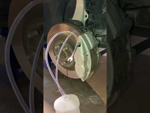 Bleeding Akebono BBK Caliper. Full Version. Nissan Infiniti Sport, Opposed Piston Brake Calipers