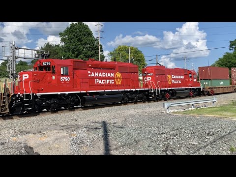 Dangerous Railroad Crossing Finally Abandoned! RR Crossing You Can't Run & CP Locomotives N Kentucky