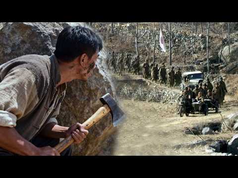 日軍殘忍屠村，小夥死裡逃生，一人剿殺100敵軍！