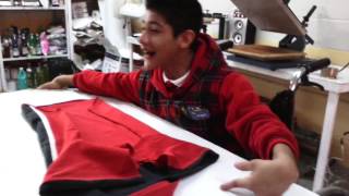 preview picture of video 'Tutorial Aprende a doblar una camisa, Alumno de Educación Especial'