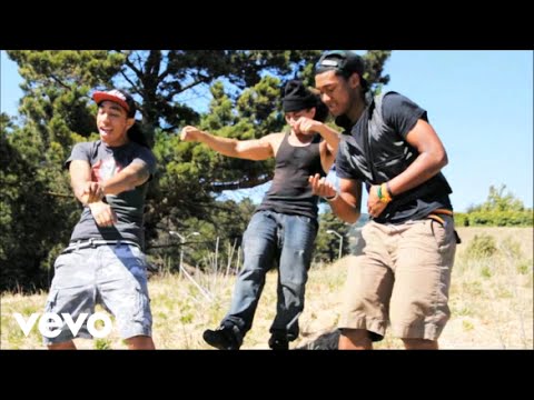 Valufa - She Makes Me Feel