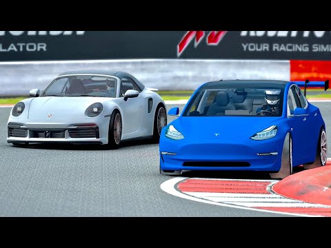 Porsche 911 Turbo S 2020 vs Tesla Model 3 Performance at Silverstone