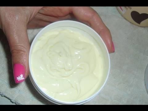 Le rassegne di candeggiare creme per posti intimi Faccia rotolare la lentiggine ricca