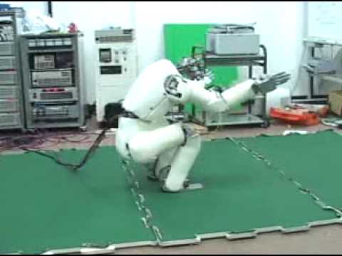 Robot springing up / ロボットが跳ね起きる様子