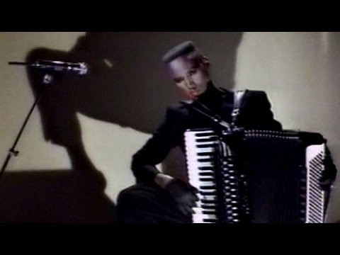 Grace Jones - I've Seen That Face Before (Libertango) (A One Man Show)