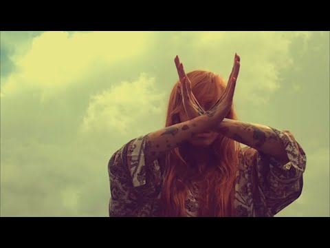 Esa Extraña Primavera – MONICA MOSS 🌟♀🕯💛 (Poesía de Debacle)