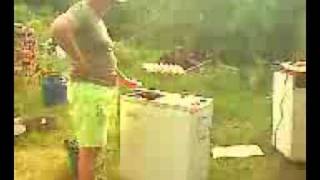 preview picture of video 'Ukraine washing machine / Стираем бельё на природе.'