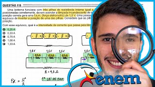 ENEM 2022 - Uma lanterna funciona com três pilhas de resistência interna igual a 0,5 Ω cada, ligadas