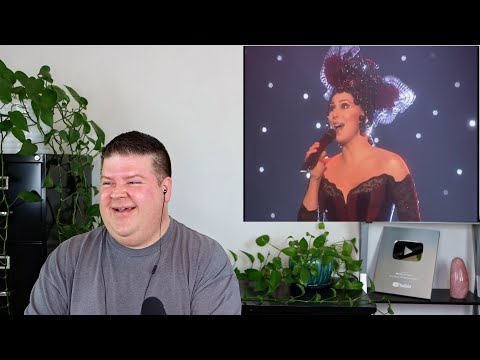 Voice Teacher Reacts to Cher - Dov'è l'amore & Strong Enough