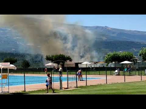 Susto en la piscina de La Cerrallana, en Béjar, por un fuego que ha obligado a su desalojo temporal 