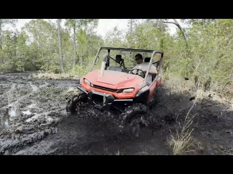 Killer Holopaw North Side Mudding! P500 & P1000 Going deep and ripping donuts