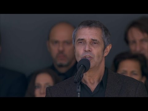Attentat de Nice: Julien Clerc chante en hommage aux victilmes