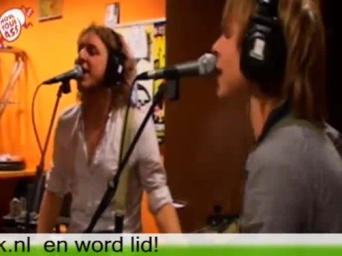 Cover Live @ MoveYourAss: The Girls - Rebecca Come On