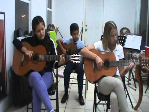 QUE VIVA ESPANA GUITAR PLAY BY STUDENTS JAZMEEN, PHEOBE AND NIKOLAS