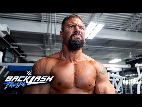 Bron Breakker benches 405 pounds in Backlash workout